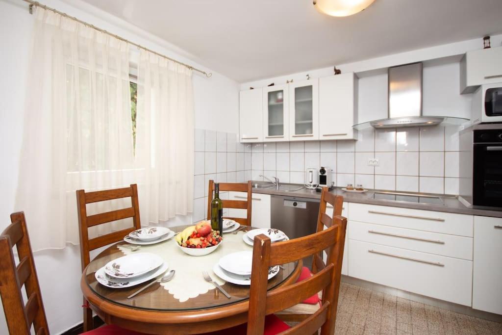 Marjan Hill 3-Br Apt,5 Guests Private Garden Near Beach Split Kültér fotó