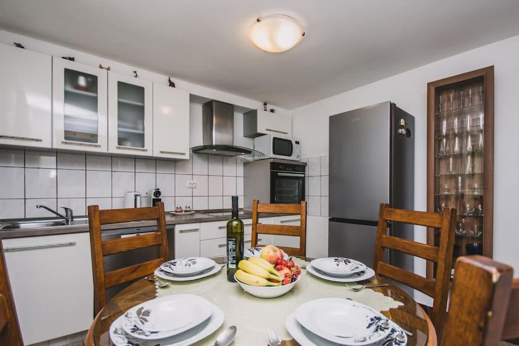 Marjan Hill 3-Br Apt,5 Guests Private Garden Near Beach Split Kültér fotó
