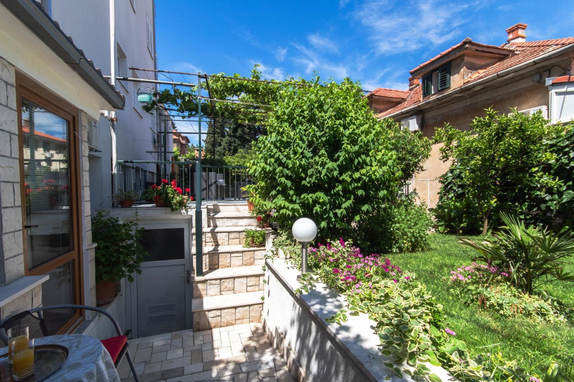 Marjan Hill 3-Br Apt,5 Guests Private Garden Near Beach Split Kültér fotó